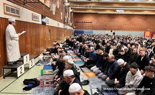 Delmenhorst Ramazan Bayramı Namazını Stadion Halle'de Kılındı