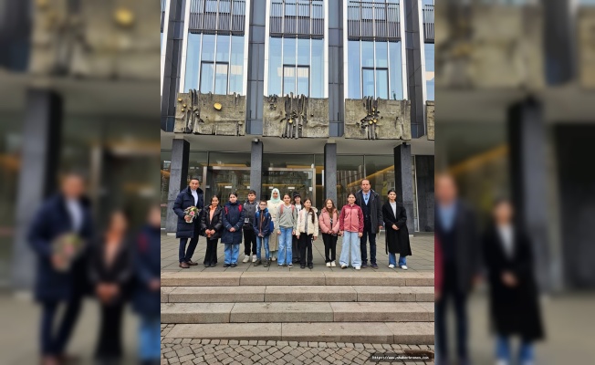 Bremen'de 23 Nisan Coşkusu: Minikler Bremen Meclisini Gezdiler