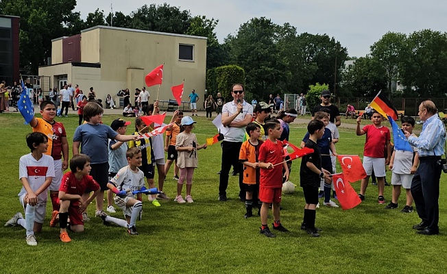 Bremen’de  “Yıl Sonu Karne Şenliği” Coşkuyla Kutlandı
