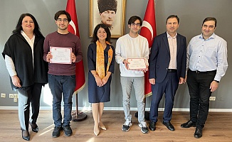 Türk gençleri okulu en iyi dereceyle bitirdiler