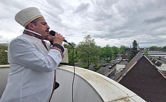 Krefeld’de tarihi gün: Açıktan ilk ezan okundu