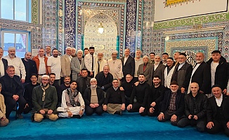Almanya’da Camiler Doldu, Bayramlaşma Görüntüleri Mest Etti