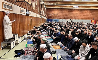 Delmenhorst Ramazan Bayramı Namazını Stadion Halle'de Kılındı