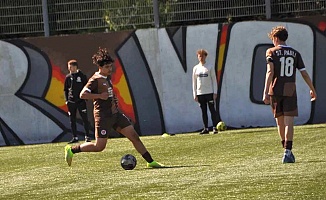  Efe Türkkan St. Pauli’de parlamaya devam ediyor